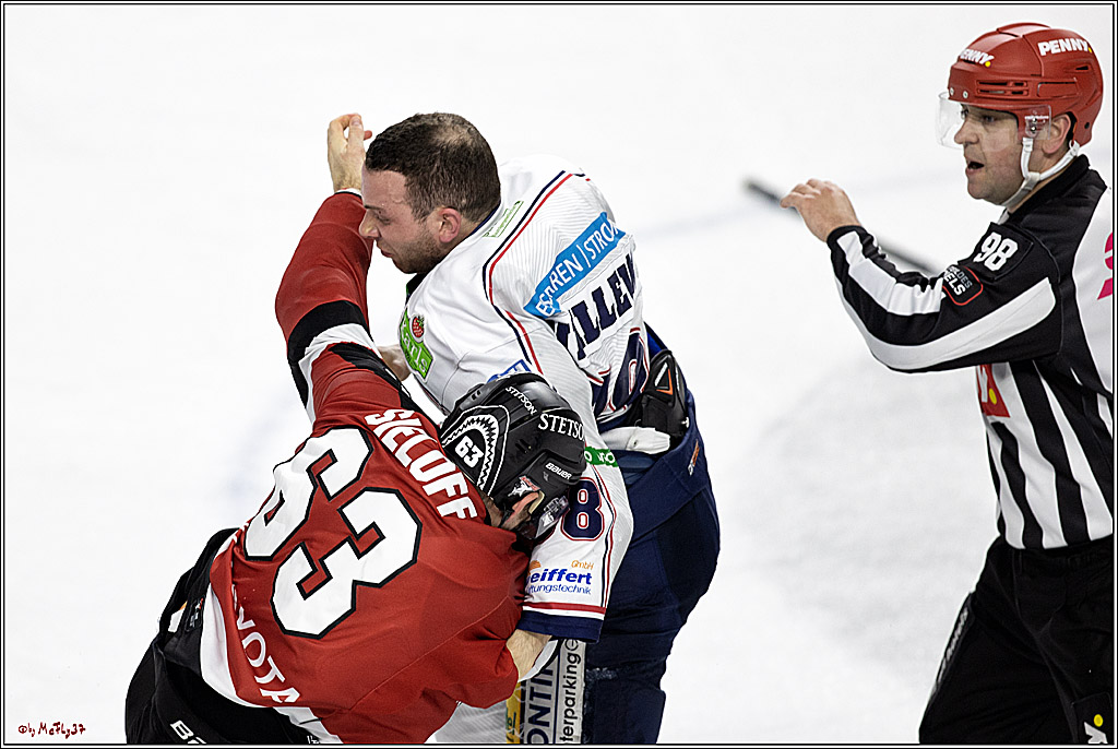 PENNY DEL Viertelfinale 2. Spiel;  Koelner Haie - Eisbaeren Berlin; Koeln, 12.04.2022